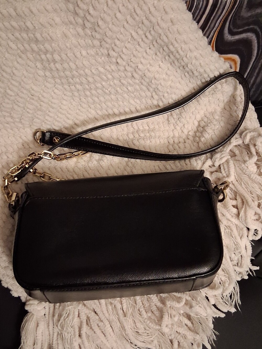💯Authentic....Tory Burch Black Leather Crossbody with Gold Logo - Picture 2 of 7